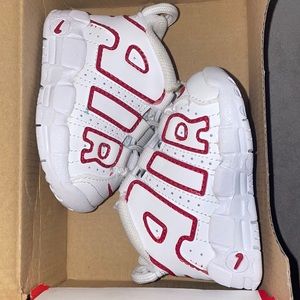 White nike uptempo